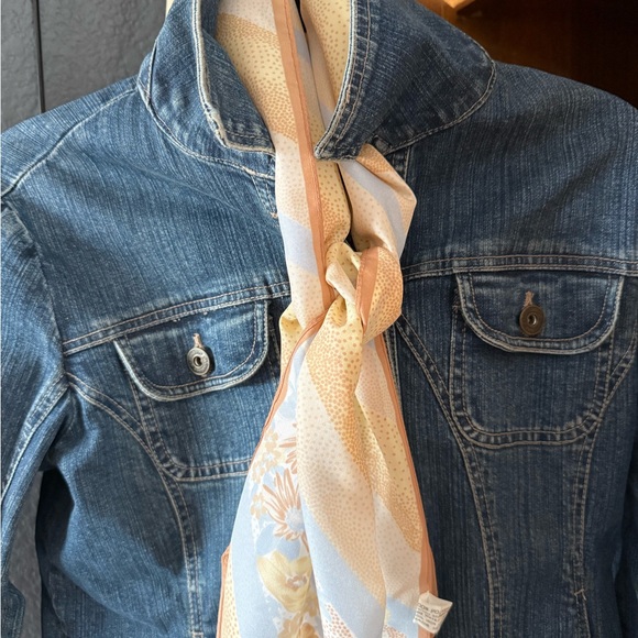 Italian Made Floral Patterned Scarf - Picture 10 of 10